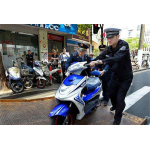 眾多且不守規(guī)矩的電動(dòng)車(chē)在路上，給交通治理帶了極大困擾